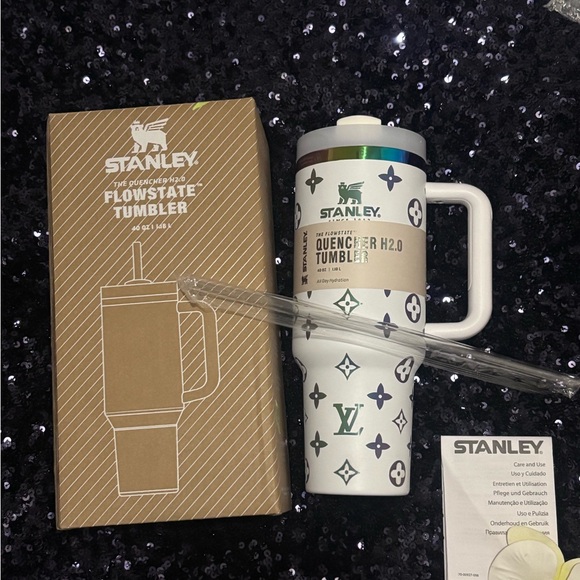 Stanley White Quencher H2.0 Tumbler with Iridescent Accent - Picture 5 of 6